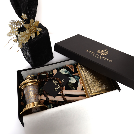 Feathers Praying Hijab Gift Box