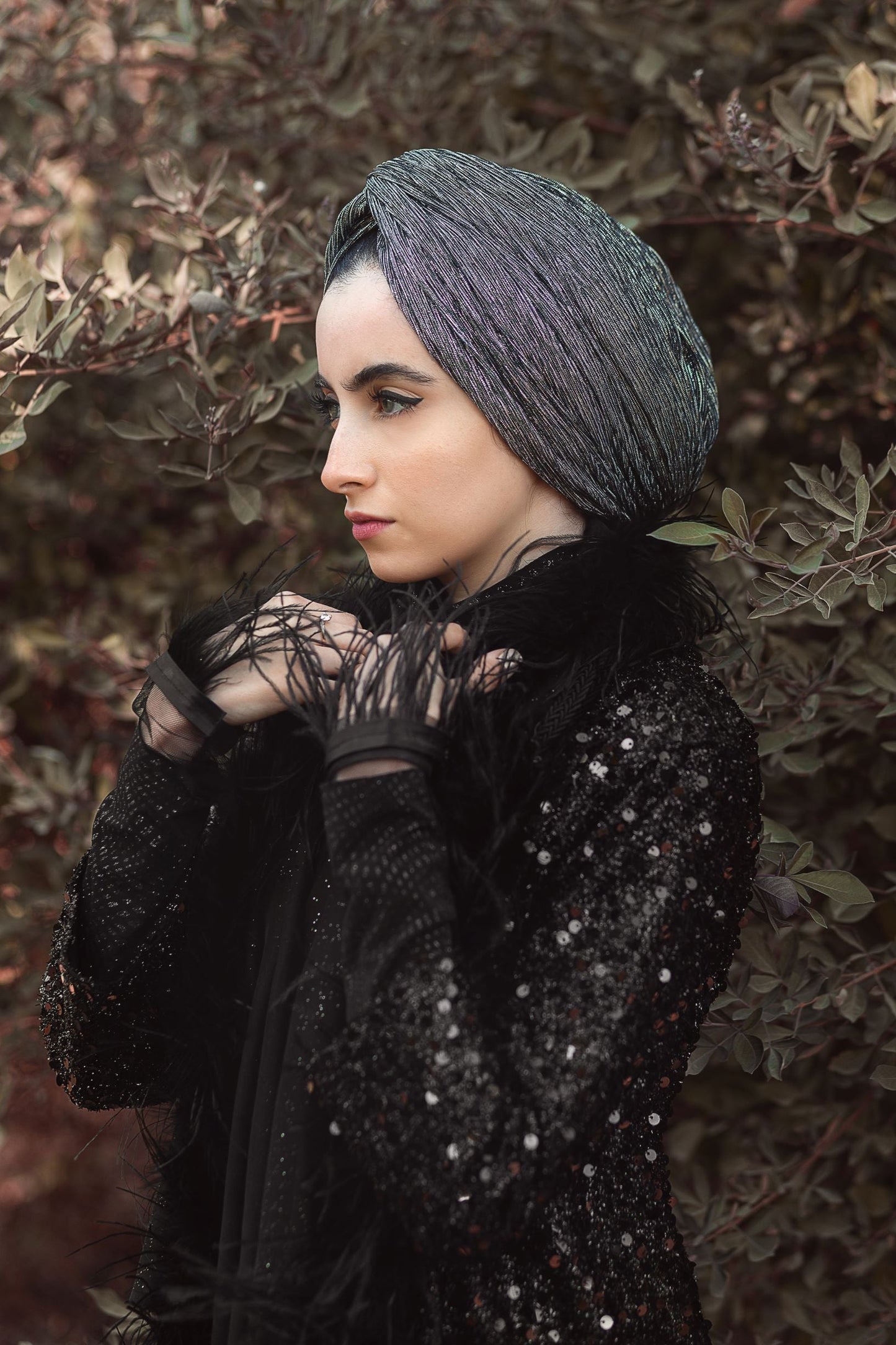 Twisted metallic strips turban