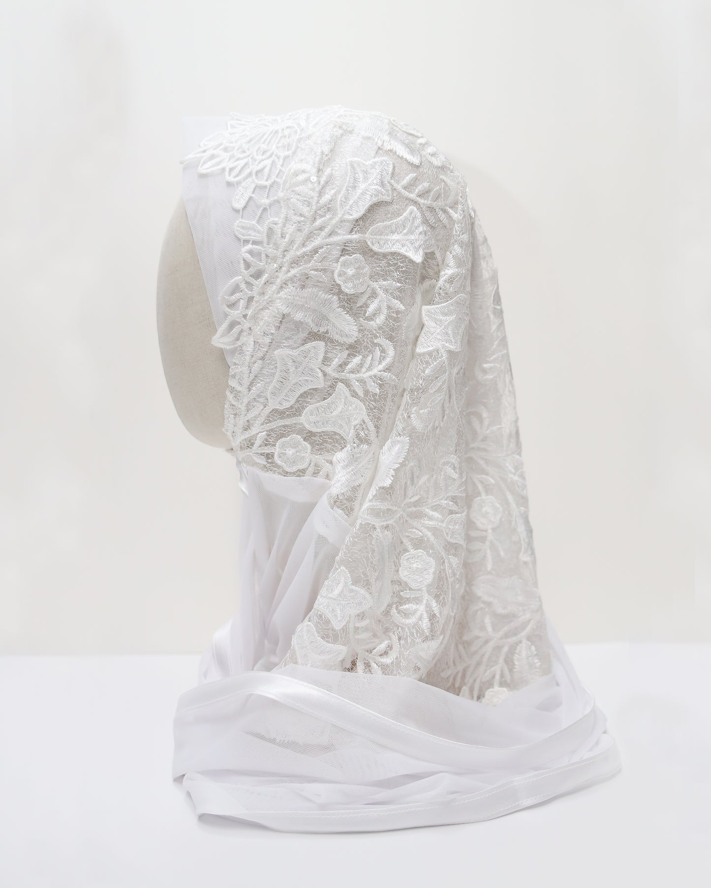 Guipure lace ready-made hijab